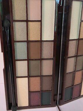 Makeup Revolution MINT CHOCOLATE Palette